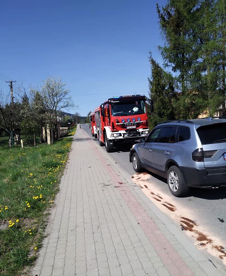 Binczarowa. Dwa auta rozbite. Ranna kobieta w szpitalu