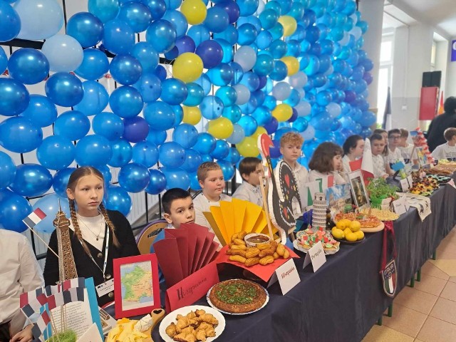 W Szkole Podstawowej numer 2 w Opatowie odbyło się uroczyste podsumowanie programu Erasmus+ „Open Up to Europe”.