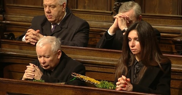 Wicepremier Jarosław Kaczyński i Marta Kaczyńska podczas mszy św.