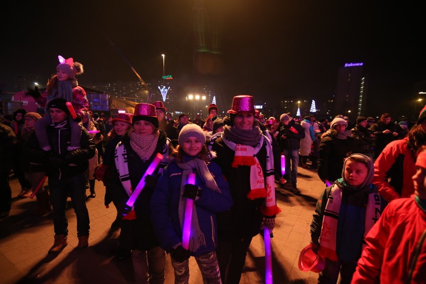 Huczny sylwester w Katowicach na koniec jubileuszu 150-lecia [NOWE ZDJĘCIA, WIDEO]