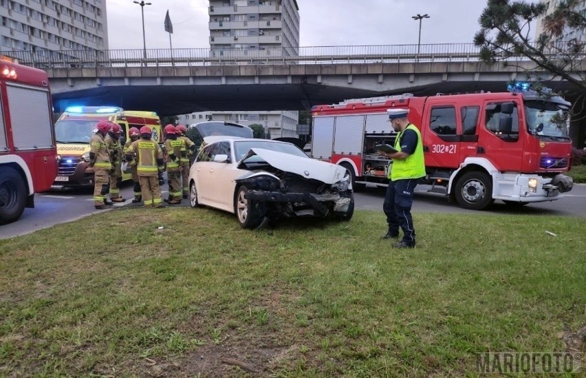 Zderzenie bmw i audi na rondzie na placu Konstytucji 3 Maja...