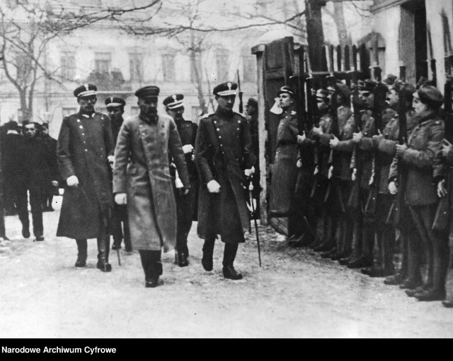 Naczelnik Państwa Józef Piłsudski w drodze na pierwsze posiedzenie Sejmu Ustawodawczego 10 lutego 1919 r.