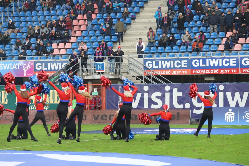 Piast Gliwice - ŁKS Łódź 2:1. Mikołaj i cheerleaderki [ZDJĘCIA] 