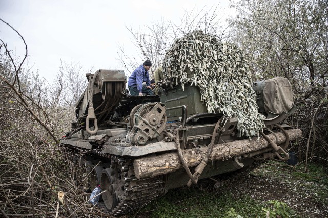 Porzucony rosyjski czołg po naprawie przez ukraińskich mechaników wróci do służby. Tym razem będzie walczył po stronie Kijowa.