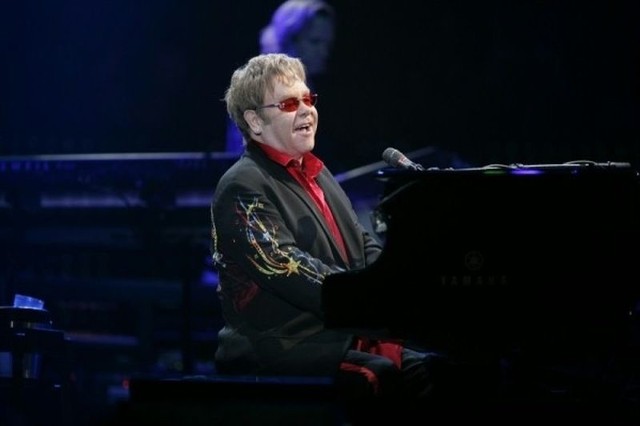 Elton John został karetką przetransportowany do szpitala!
