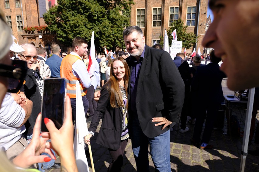 W Toruniu miał dziś miejsce protest antyszczepionkowców....