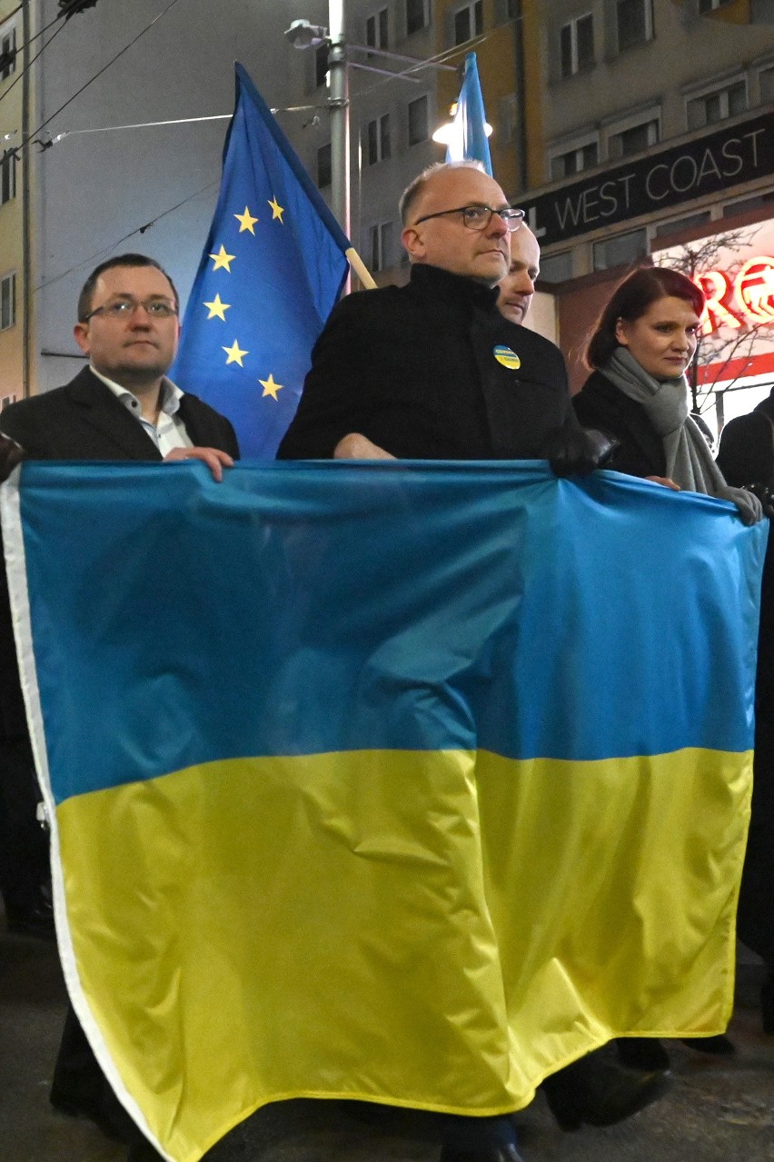 Manifestacja w Gdyni 3.03.2022. Mieszkańcy pokazali solidarność z narodem ukraińskim. Zdjęcia