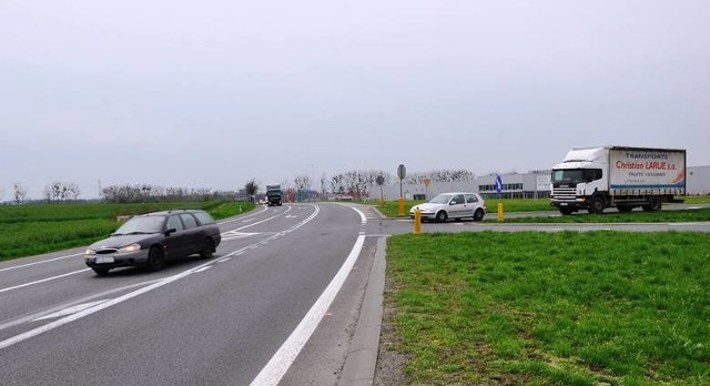 Dąbrowa kończy prace nad planem zagospodarowania przestrzennego dla terenów pod inwestycjeJeden z terenów inwestycyjnych wyznaczono przy tzw. "grzybku" we Wrzoskach, gdzie GDDKiA zbuduje rondo. Dzięki temu powstanie dogodny dojazd..