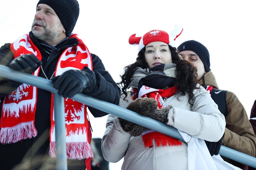 15.01.2022. Kibice na zawodach Pucharu Świata w skokach w...