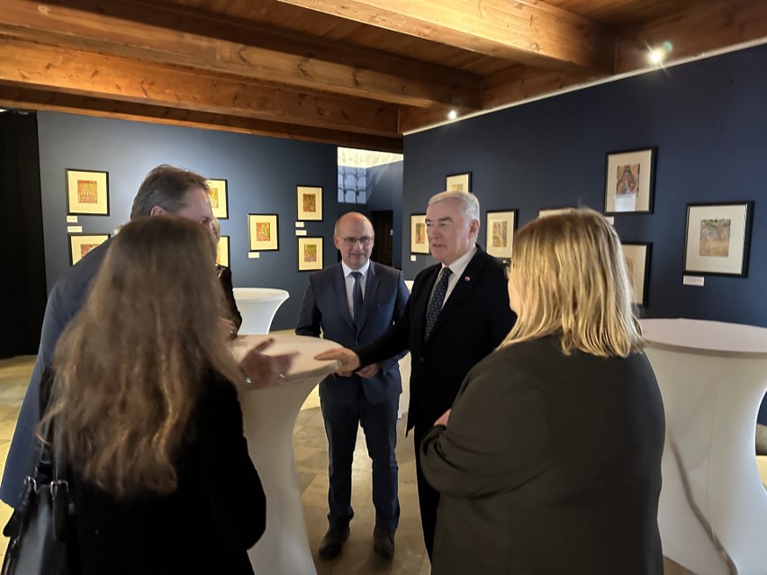 W Zamku Królewskim w Sandomierzu podpisano umowy na realizację lokalnych inicjatyw. Kto otrzymał miliony euro?