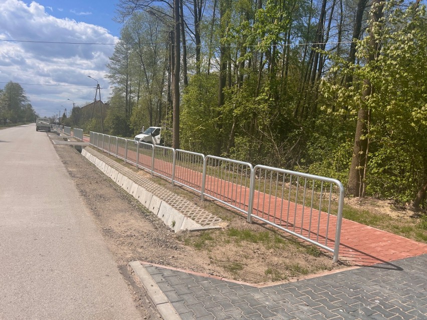 Nowy chodnik powstał w Ursynowie, w gminie Głowaczów. Inwestycja została odebrana i oddana do użytku. Zobacz zdjęcia
