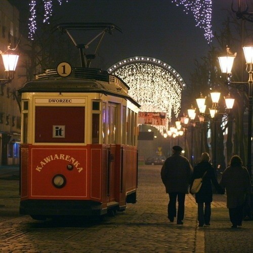 Przed kilku lat ustawiono tu replikę tramwaju, aby...