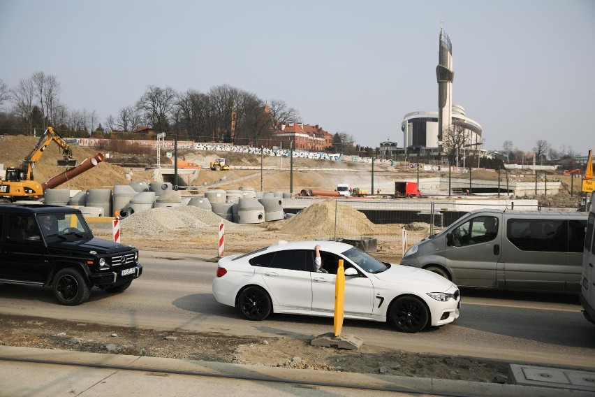 W związku z budową Trasy Łagiewnickiej w piątek (26 marca)...