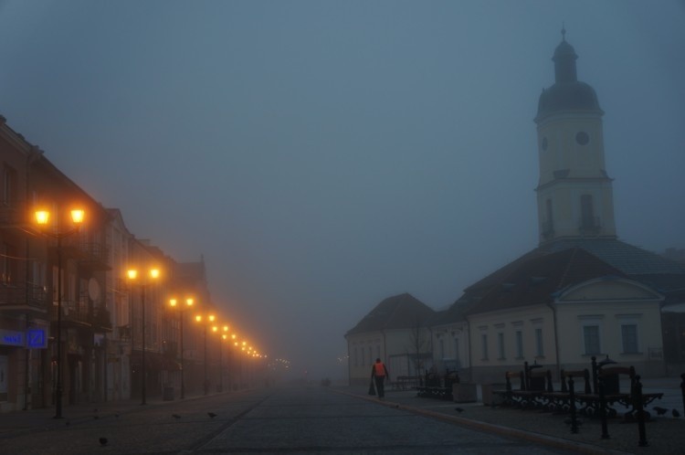 Gęsta mgła spowiła cały Białystok (zdjęcia)