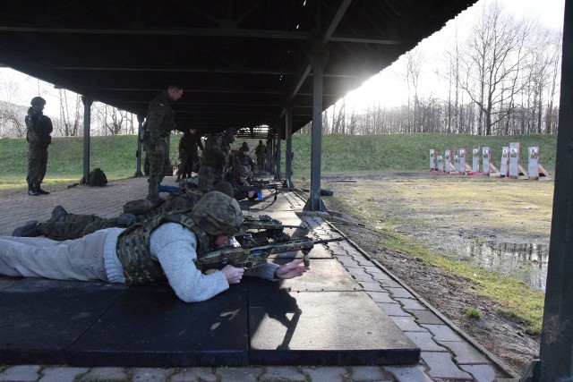 Akcja „Trenuj z wojskiem w ferie" odbyła się dzisiaj 14 stycznia w 18. Bielskim Batalionie Powietrznodesantowym