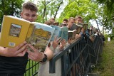 Jak nie czytam, jak czytam! Zespół Szkół Zawodowych w Oleśnie zorganizował niezwykłą akcję