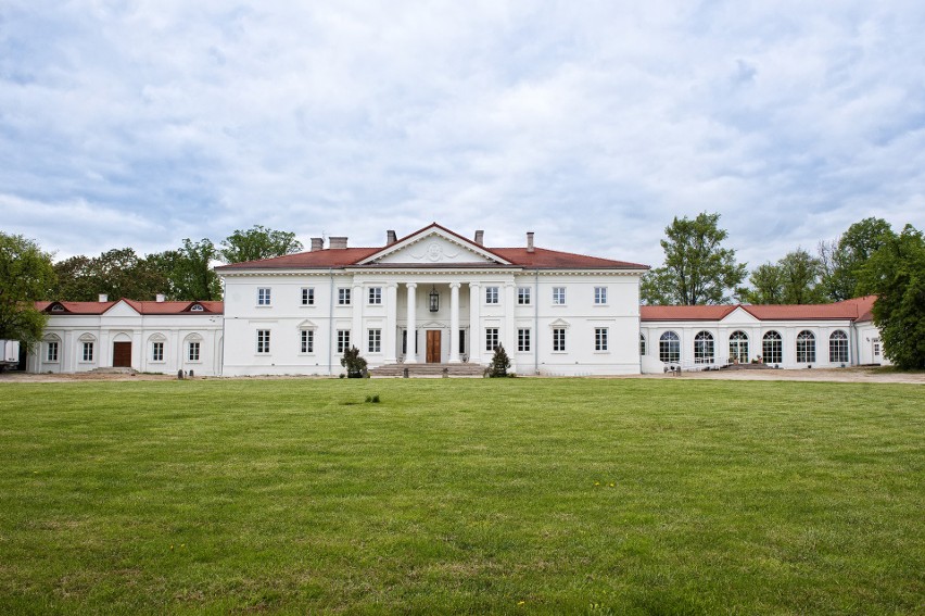 Pałac w Korczewie, posiadłość Beaty Ostrowskiej-Harris