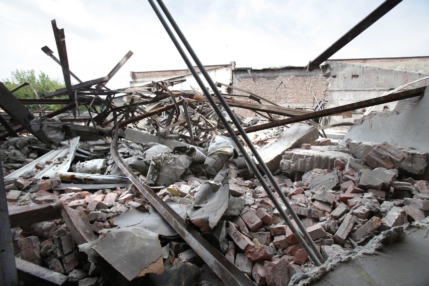 Trwa wyburzanie historycznych budynków przy ul. Katowickiej...