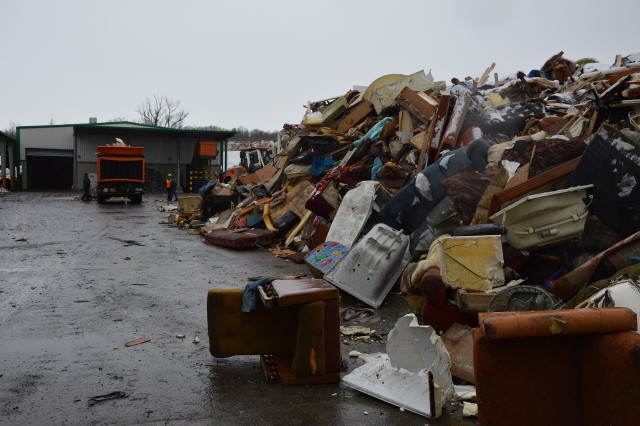 Składowisko odpadów w Domaszkowicach pod Nysą. Jego właścicielem jest spółka gminy Nysa EKOM