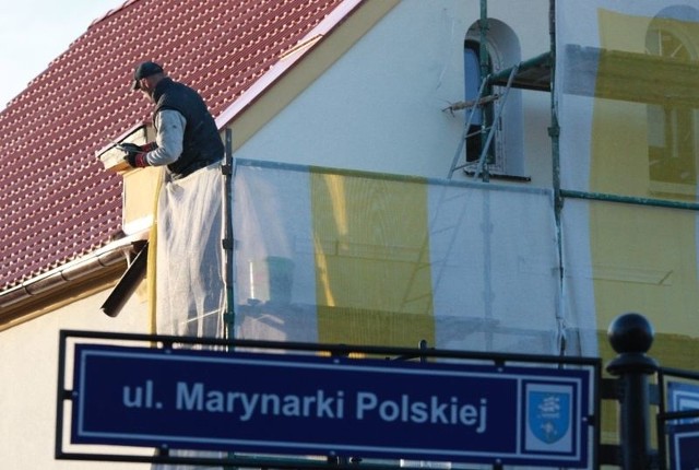 Remont budynku ul. Marynarki Polskiej 62. Kontrowersje wobec traktowania zabytków w Ustce rosną.