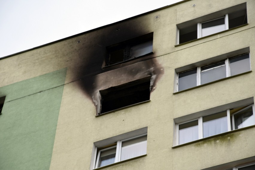Pożar mieszkania w bloku przy Koryznowej. Ranna kobieta