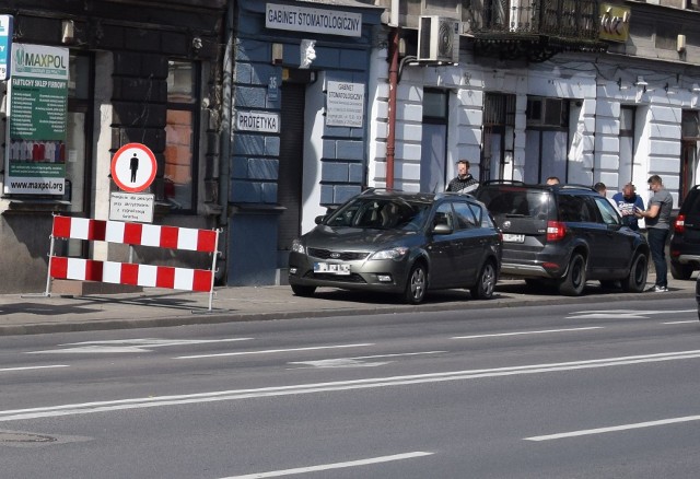 W środę w godzinach popołudniowych pracownicy Powiatowej Stacji Sanitarno-Epidemiologicznej w Radomiu, w asyście policji i straży miejskiej weszli do lokalu przy ulicy 25 Czerwca w Radomiu.