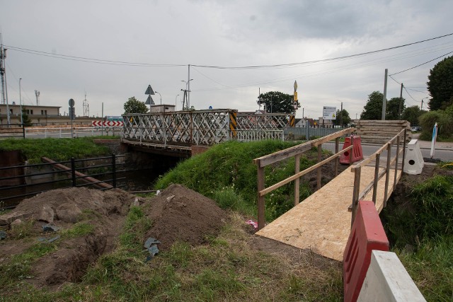Tak wyglądał dotychczasowy most nad Kanałem Raduni w ciągu ul. Starogardzkiej chwilę przed rozbiórką (sierpień 2017)