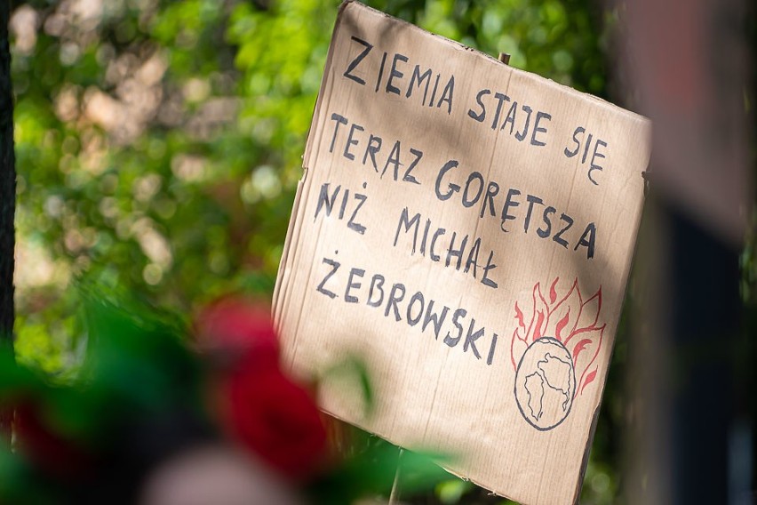 Nowy Sącz. Młodzieżowy Strajk Klimatyczny na sądeckich plantach. Walczą o swoją przyszłość i planetę [ZDJĘCIA]