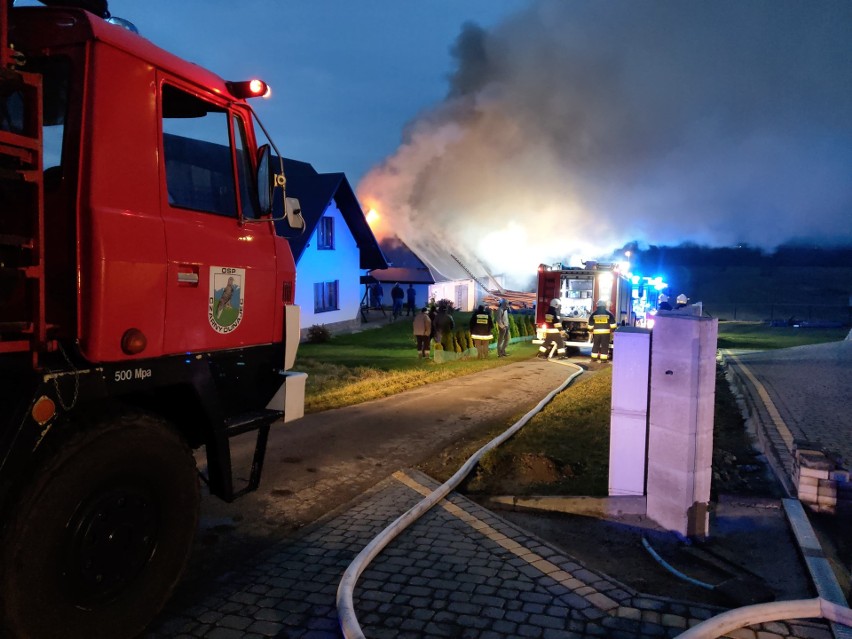 Pożar w Załucznem. W ogniu stanął garaż [ZDJĘCIA]