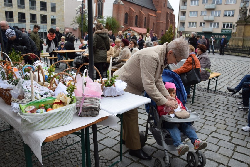 W Raciborzu poświęcono pokarmy i częstowano żurkiem