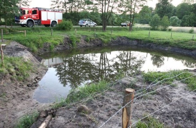 Szmurły. Kobieta rzuciła się na pomoc tonącej córce. Obie nie wypłynęły. Na brzegu została 12-letnia Klaudia