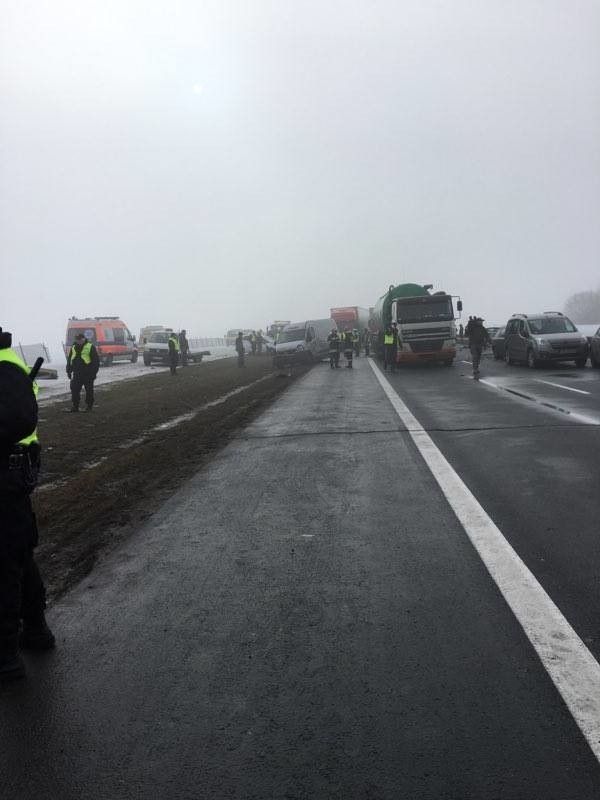 Wypadek na A1 koło Piotrkowa Trybunalskiego. Zderzenie kilkudziesięciu samochodów [ZDJĘCIA,FILM]