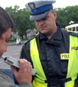 Jedlińsk: policjant po służbie zatrzymał na "siódemce" pijanego kierowcę
