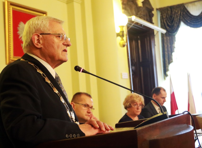 Nowy Sącz. Cech Rzemiosł Różnych ufundował nowy sztandar miasta [ZDJĘCIA, WIDEO]