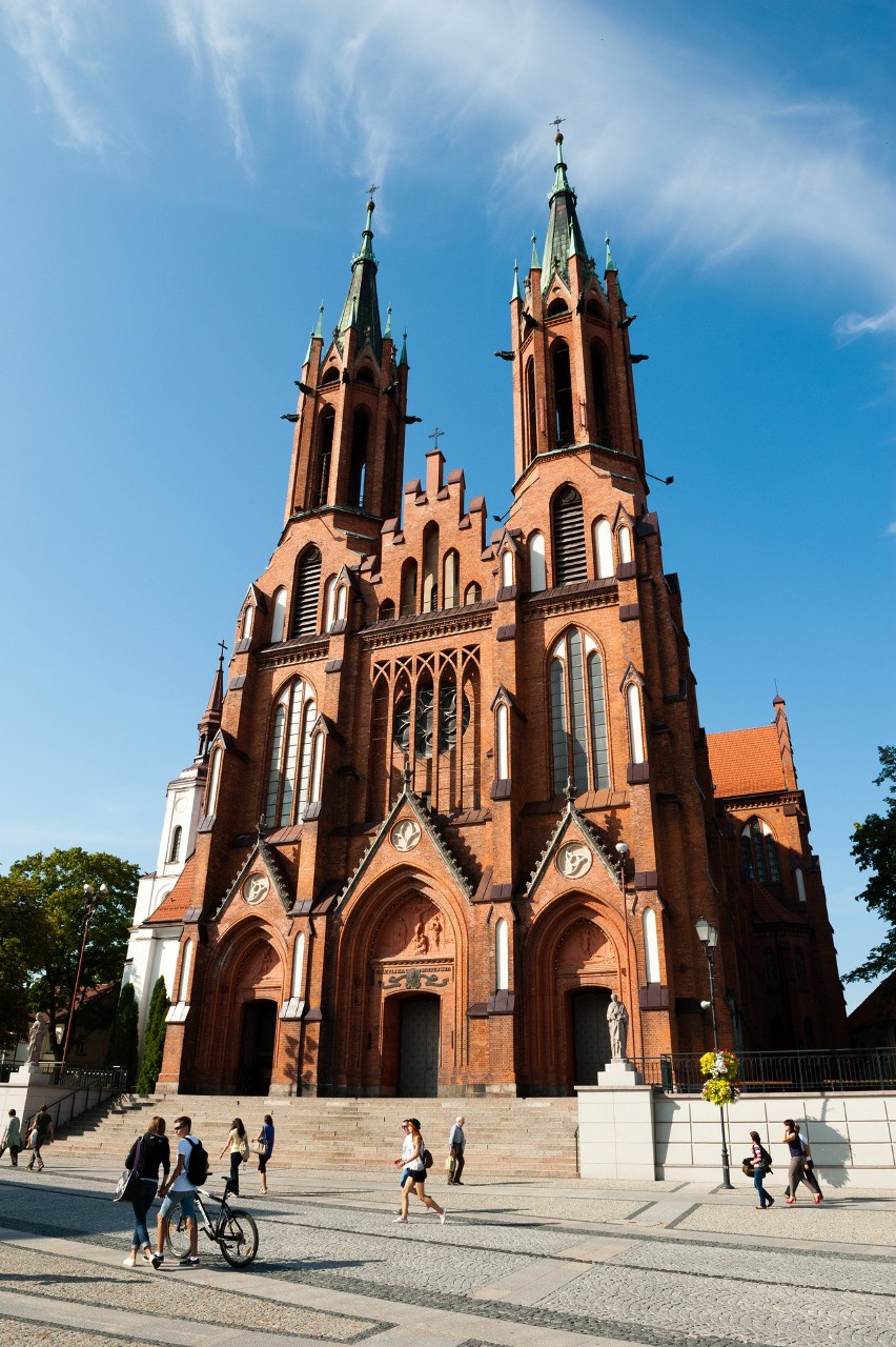 Stary kościół farny w Białymstoku to najstarszy zabytek w...