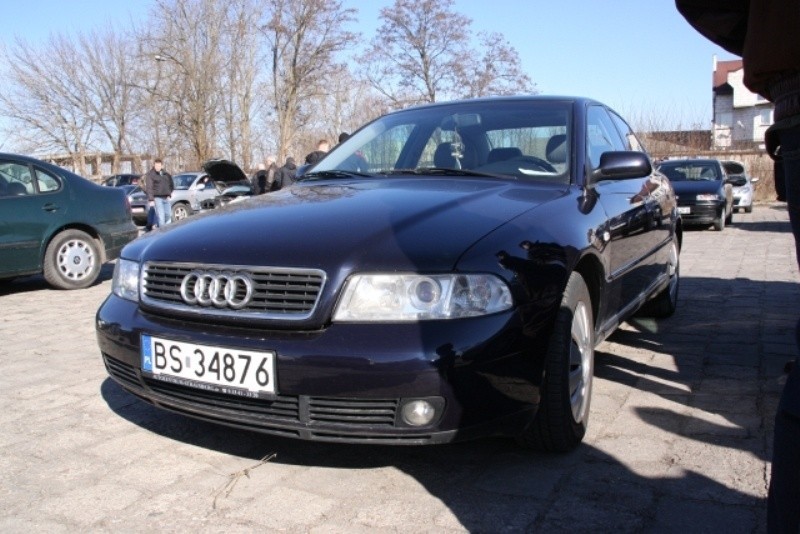 Audi A4, 1999 r., 1,9 TDI, 12 tys. 300 zł;