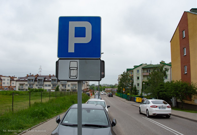 Białystok. Powstaną nowe miejsca parkingowe. Miasto ogłosiło przetarg [ZDJĘCIA]