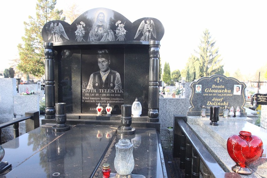 Romskie groby na cmentarzu przy ul. Kurczaki w Łodzi