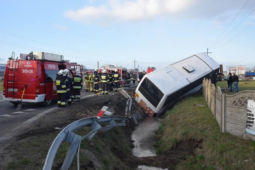 - Ze wstępnych ustaleń policji wynika, że kierowca busa,...