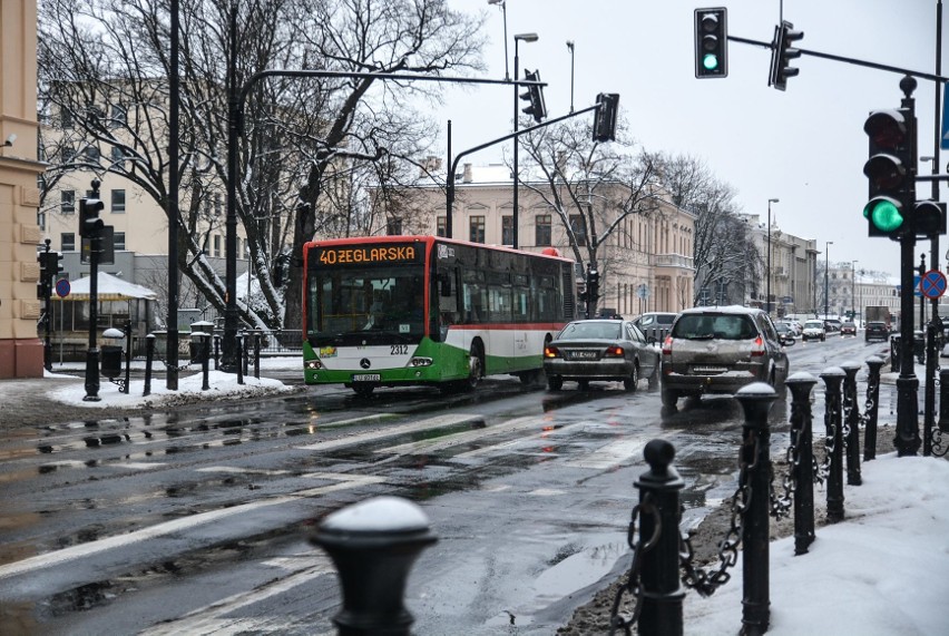 Zima wróciła do Lublina. Jakie warunki na drogach? (ZDJĘCIA)            