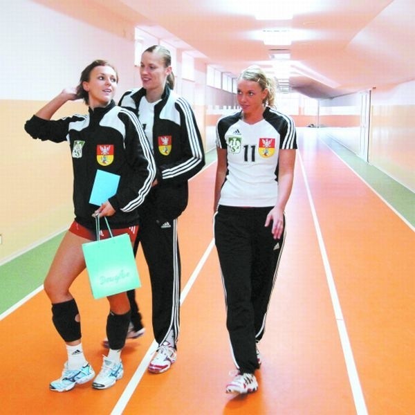 Od lewej: Katarzyna Walawender, Agata Karczmarzewska-Pura i Lucie Muhlsteinova. Oby na boisku też było tak miło.