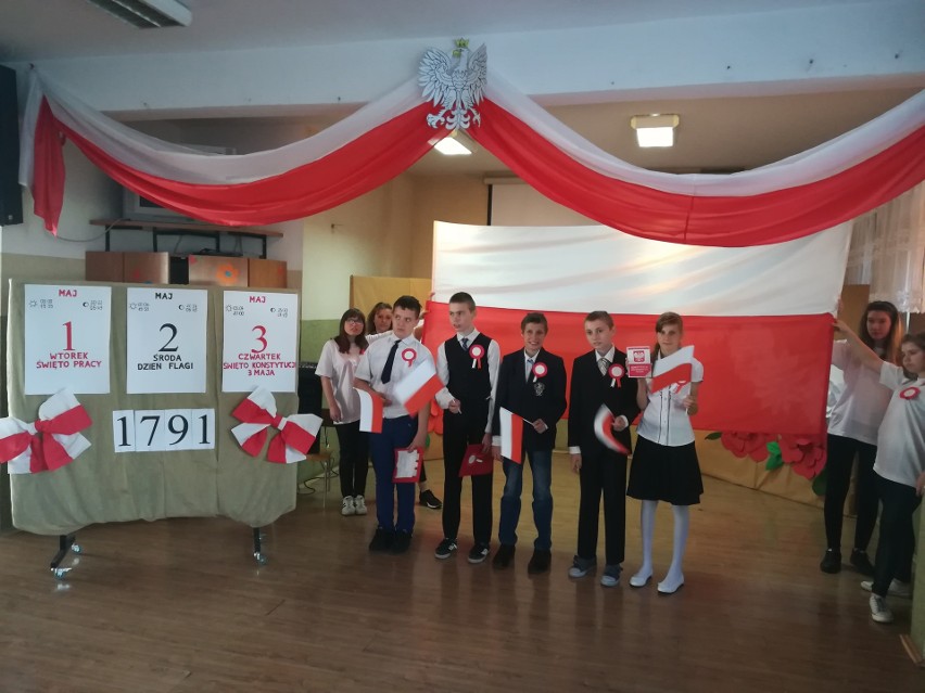 Młodsi uczniowie Specjalnego Ośrodka Szkolno-Wychowawczego w Radziejowie pokazali piękną lekcję patriotyzmu