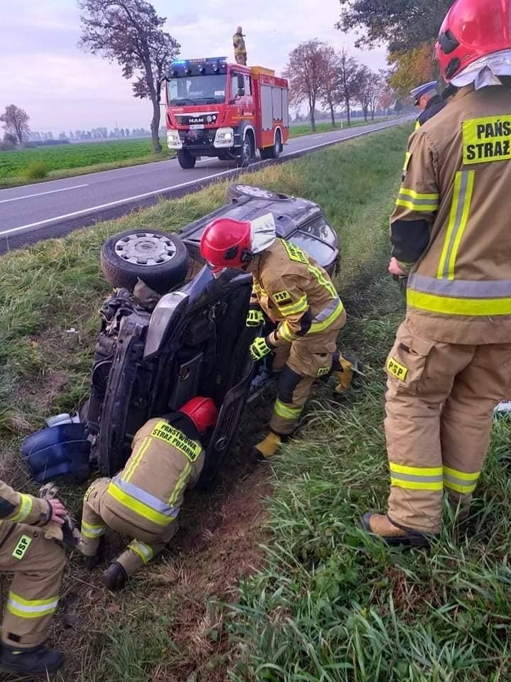 Strażacy z OSP Miłosławia pojechali na drogę krajową nr 15 w...