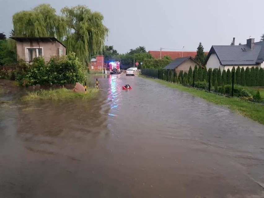 Zalane ulice i domy w Trąbkach Wielkich, 28.06.2020 r.