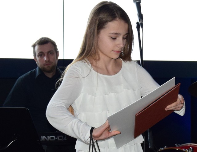 Kaja Prądzyńska ma 12 lat, uczy się w Szkole Podstawowej w Radwanicach.