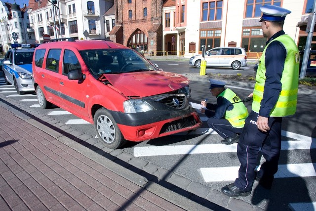 Zderzenie dwóch aut przy placu Zwycięstwa w Słupsku.