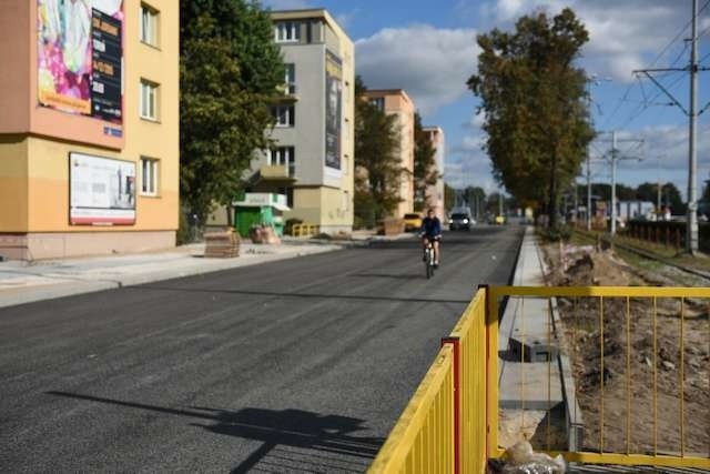 Prace na ul. Odrodzenia są już na ukończeniu. Wkrótce wyremontowana droga wraz z chodnikiem i drogą rowerową zostaną oddane do użytku