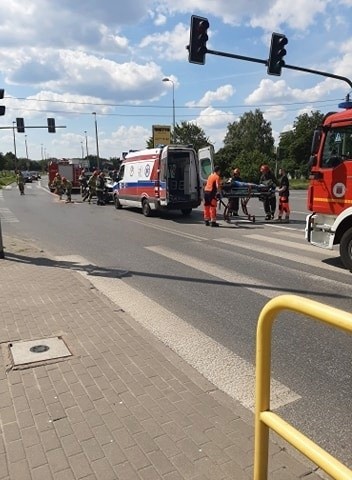 Wypadek w Bydgoszczy. Uczestniczyły w nim samochód osobowy i motocykl [zdjęcia]