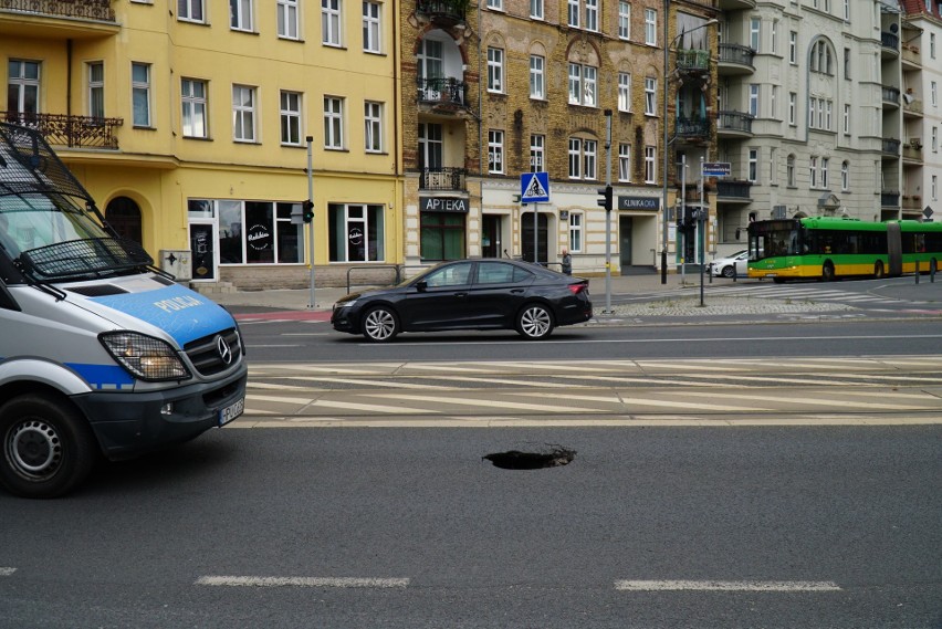 Zapadła się jezdnia na skrzyżowaniu Grunwaldzkiej i...