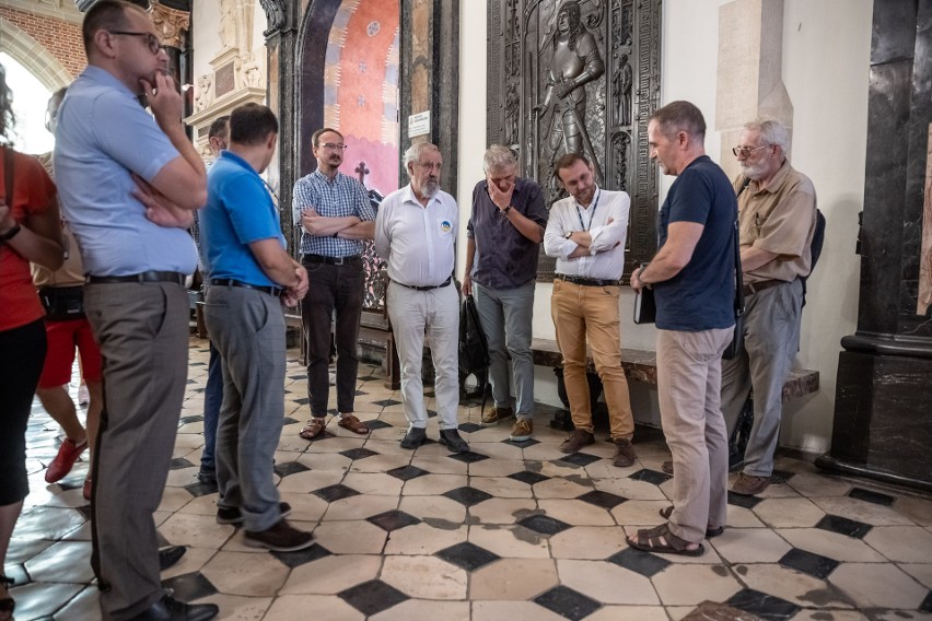 Barokowa posadzka nawy południowej w Katedrze na Wawelu przejdzie konserwację. Prace rozpoczną się 1 września 